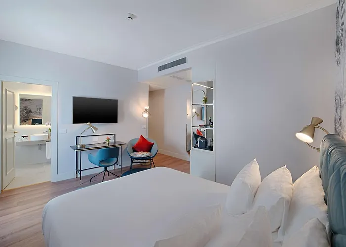 Отель Nh Collection Fori Imperiali 5*