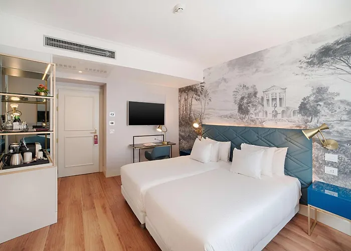 Отель Nh Collection Fori Imperiali 5*